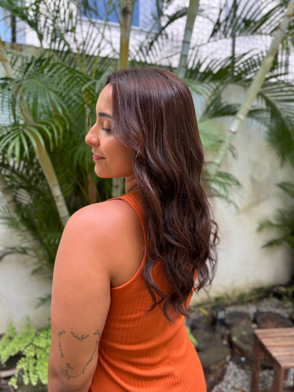 Cabelo castanho longo com ondas