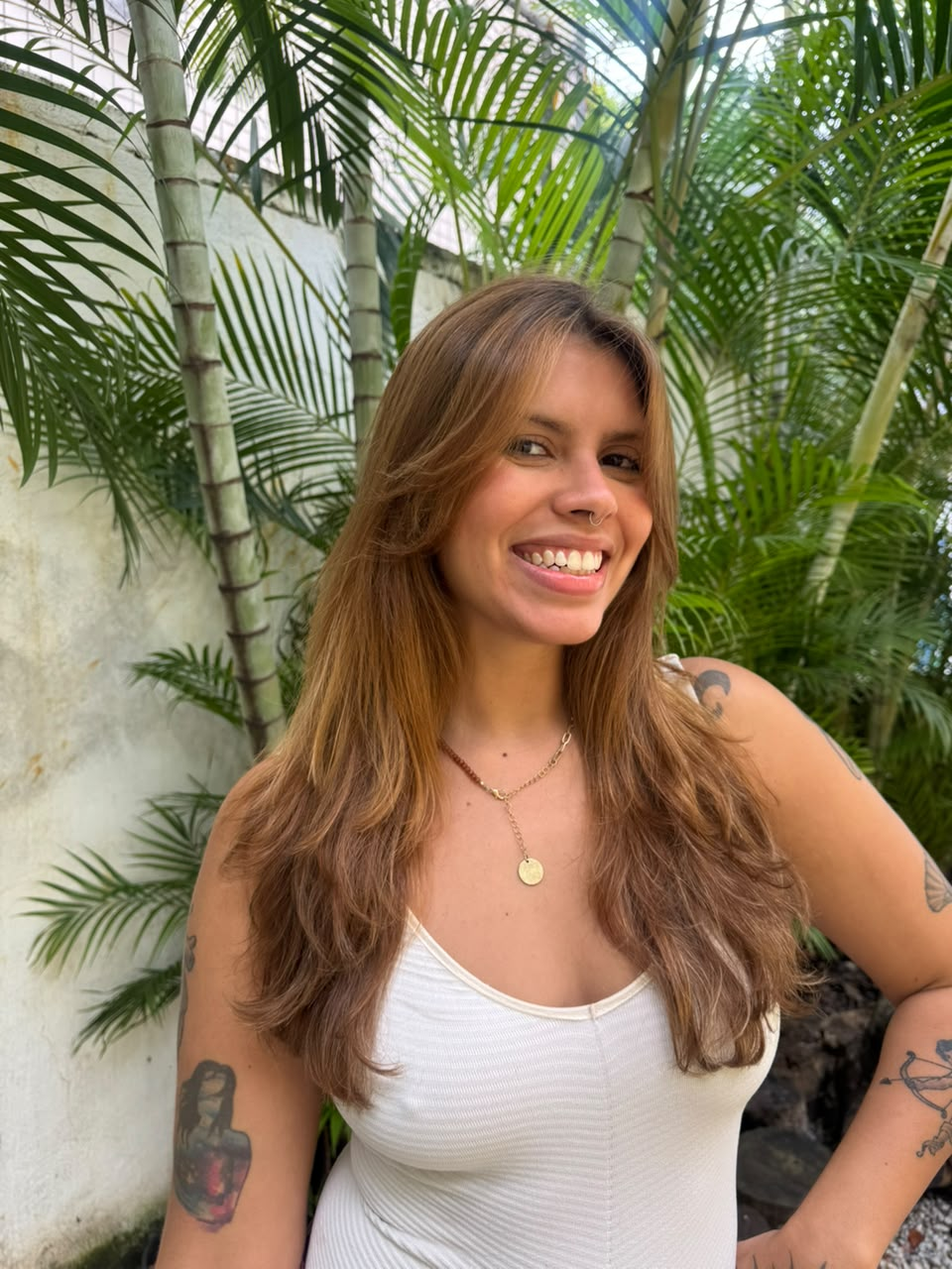Cabelo castanho em camadas